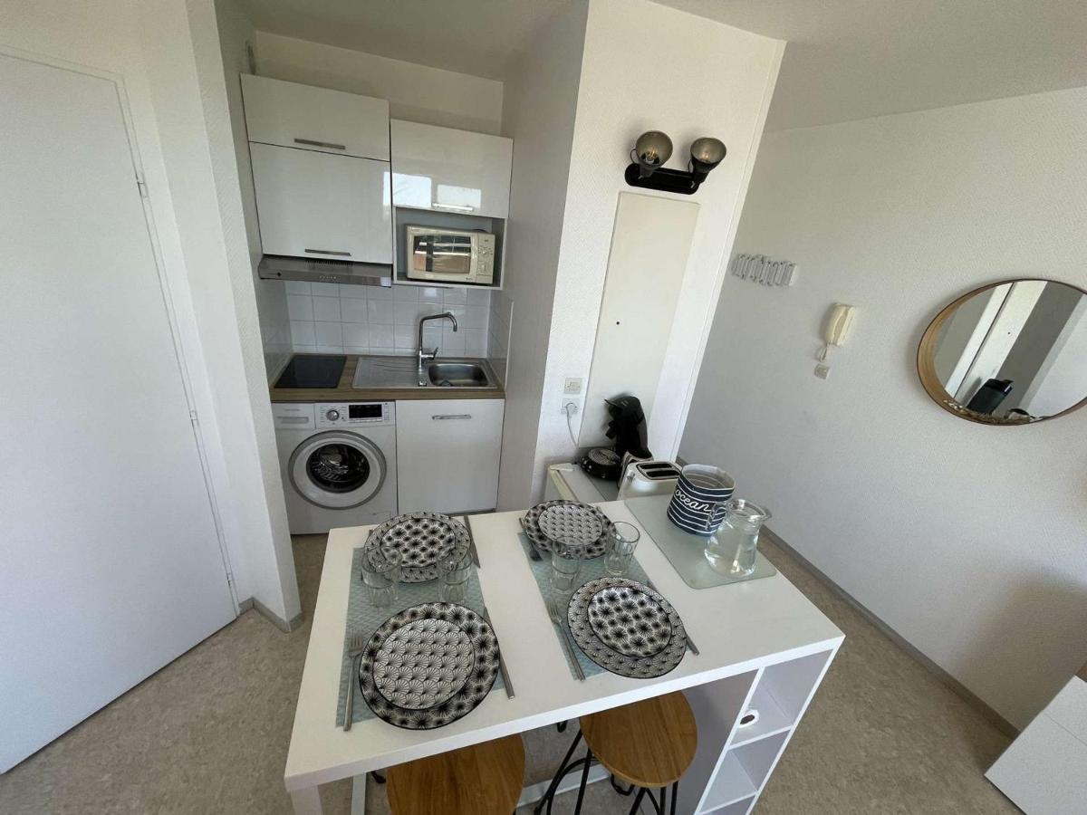 Apartment 2 Pieces, Piscine, Balcon, Parking, Proche - La Rochelle - Fr-1-246-529 *