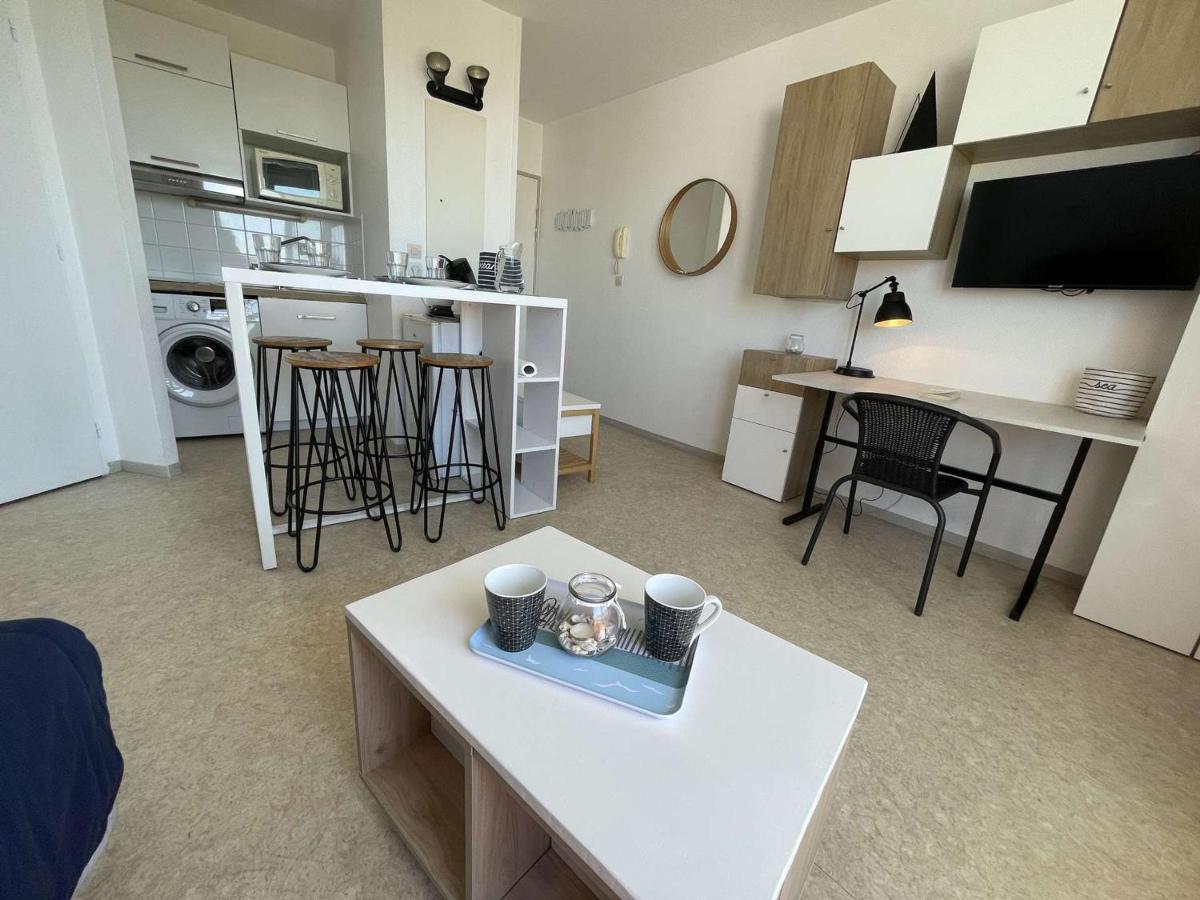 Apartment 2 Pieces, Piscine, Balcon, Parking, Proche - La Rochelle - Fr-1-246-529 *