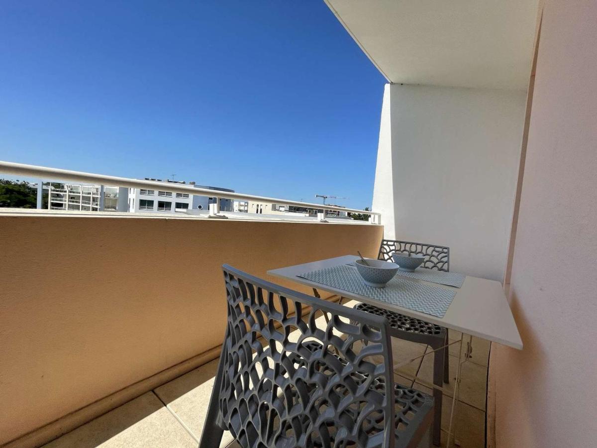 Apartment 2 Pieces, Piscine, Balcon, Parking, Proche - La Rochelle - Fr-1-246-529 *